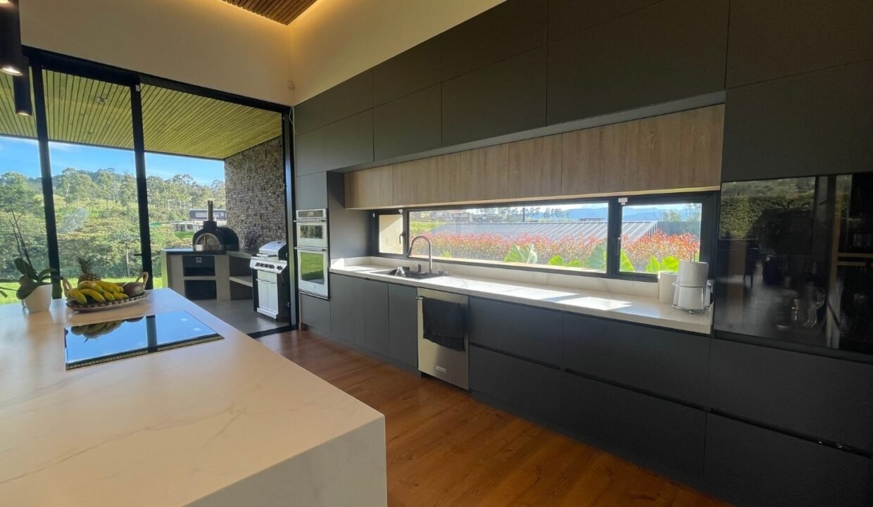 Casa En Venta de Lujo en El Alto de Las Palmas Medellin (10)