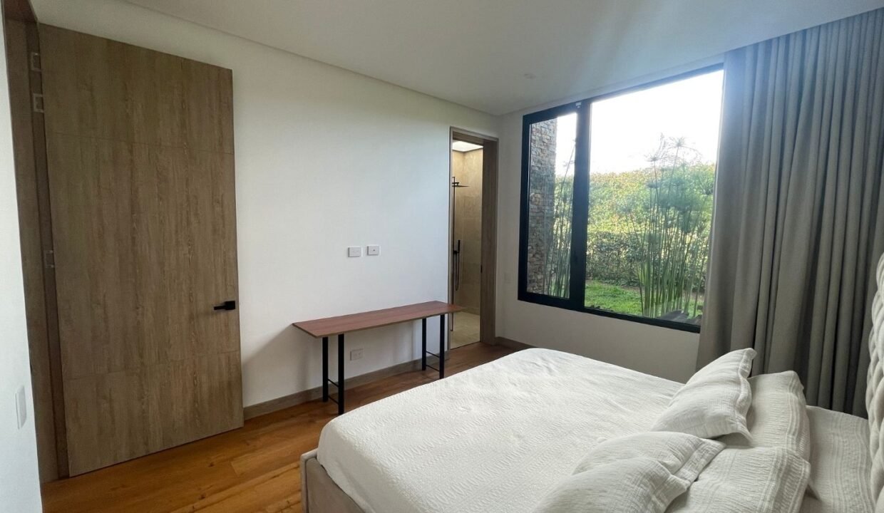 Casa En Venta de Lujo en El Alto de Las Palmas Medellin (19)