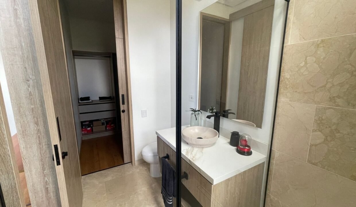 Casa En Venta de Lujo en El Alto de Las Palmas Medellin (21)