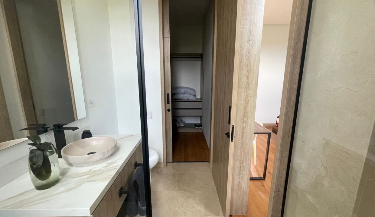 Casa En Venta de Lujo en El Alto de Las Palmas Medellin (26)