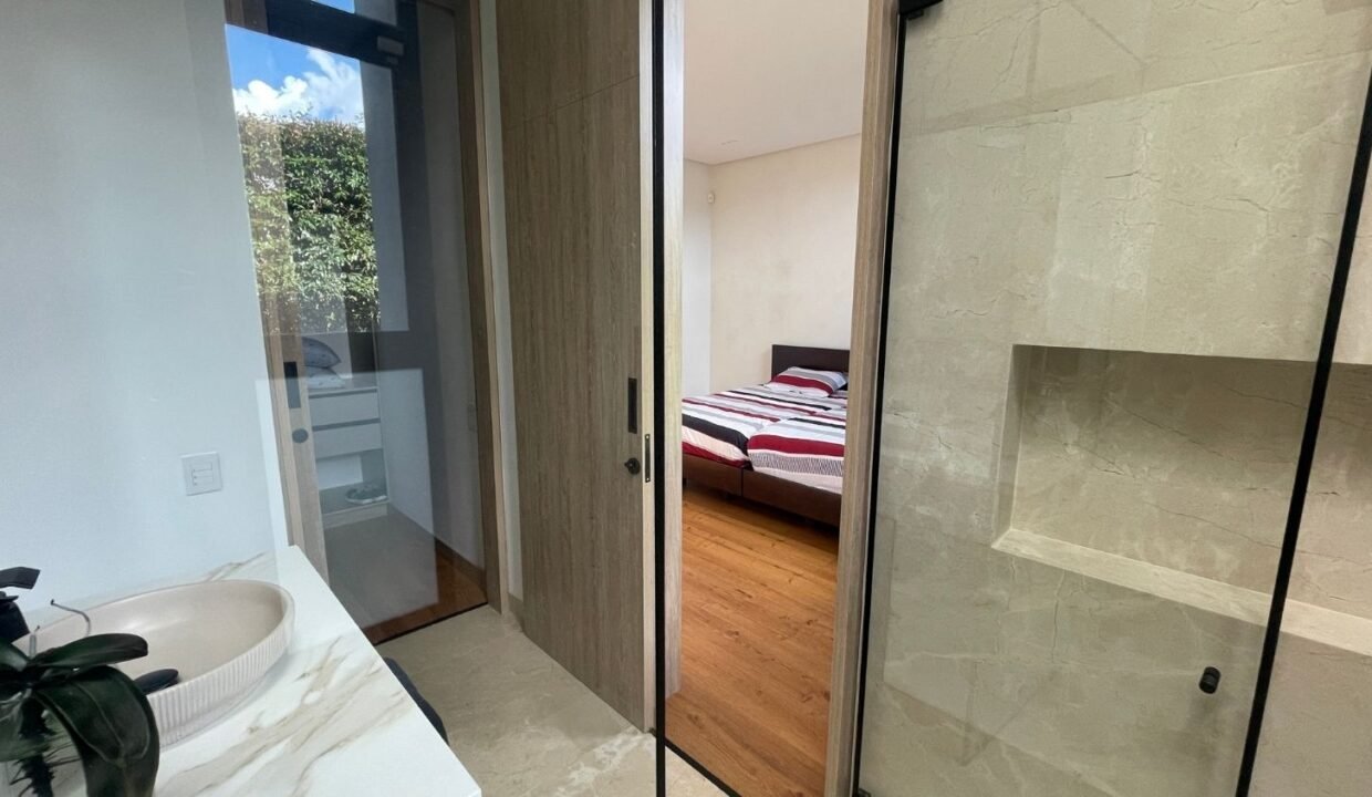 Casa En Venta de Lujo en El Alto de Las Palmas Medellin (27)