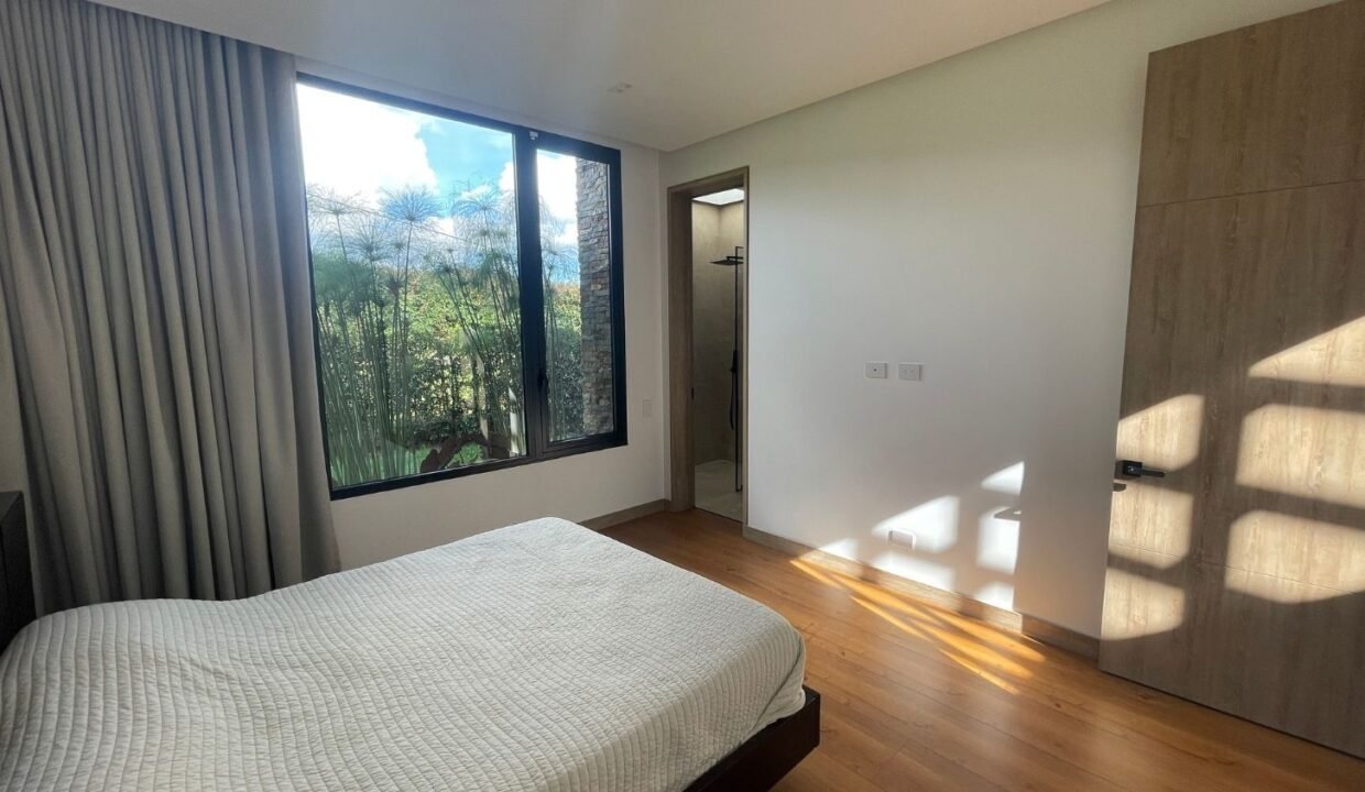 Casa En Venta de Lujo en El Alto de Las Palmas Medellin (30)