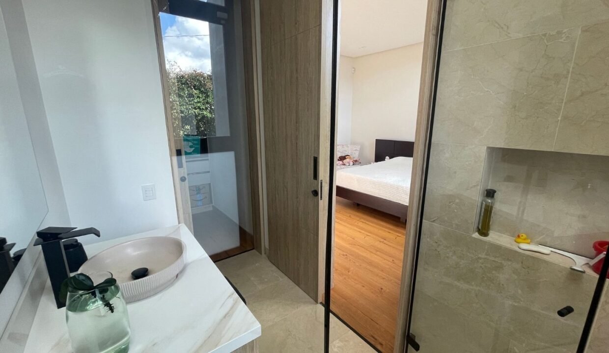 Casa En Venta de Lujo en El Alto de Las Palmas Medellin (33)