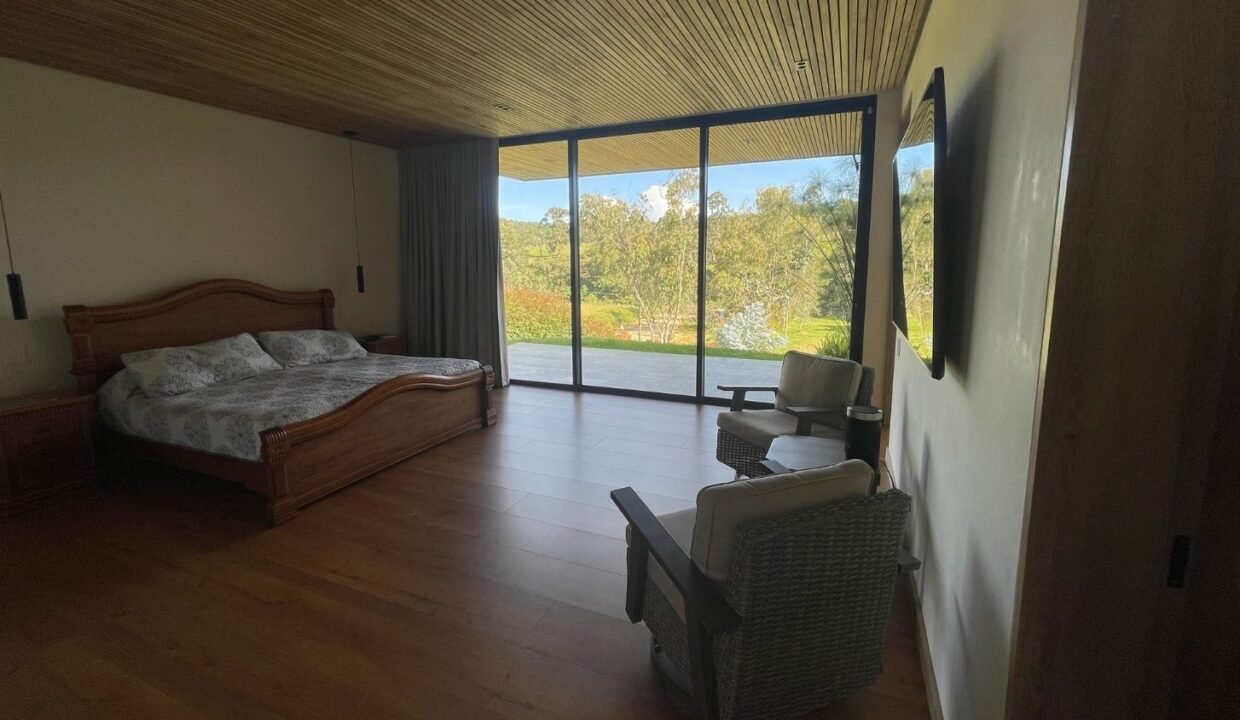 Casa En Venta de Lujo en El Alto de Las Palmas Medellin (35)