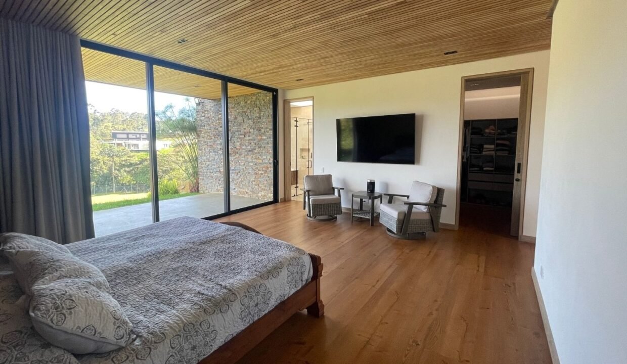 Casa En Venta de Lujo en El Alto de Las Palmas Medellin (36)