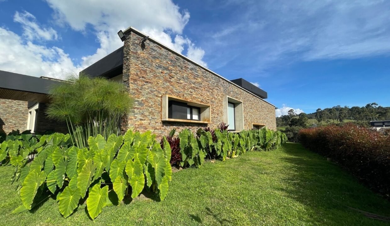 Casa En Venta de Lujo en El Alto de Las Palmas Medellin (4)