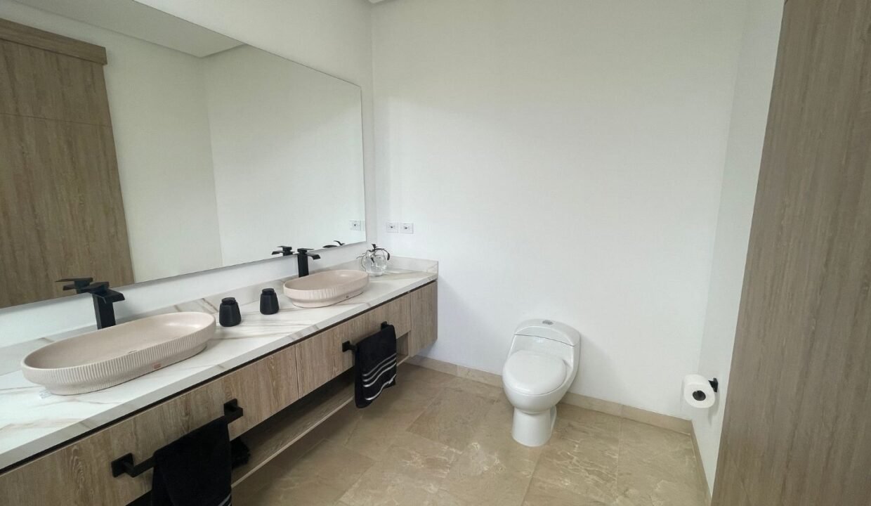 Casa En Venta de Lujo en El Alto de Las Palmas Medellin (40)