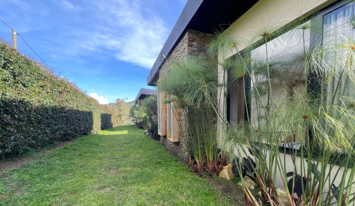 Casa En Venta de Lujo en El Alto de Las Palmas Medellin (49)