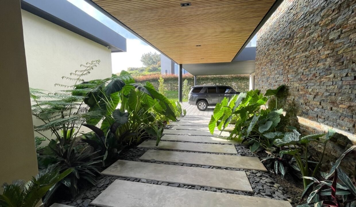 Casa En Venta de Lujo en El Alto de Las Palmas Medellin (5)
