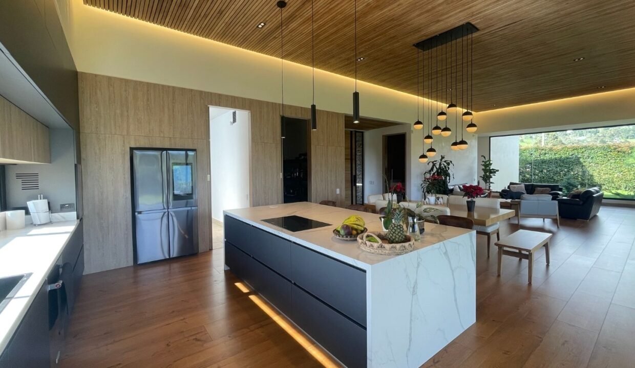 Casa En Venta de Lujo en El Alto de Las Palmas Medellin (9)