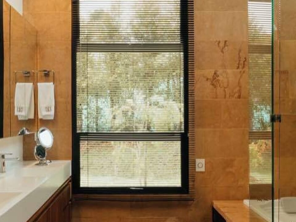 F0E55407-F9EB-4DDC-86D8-8738492ADF12